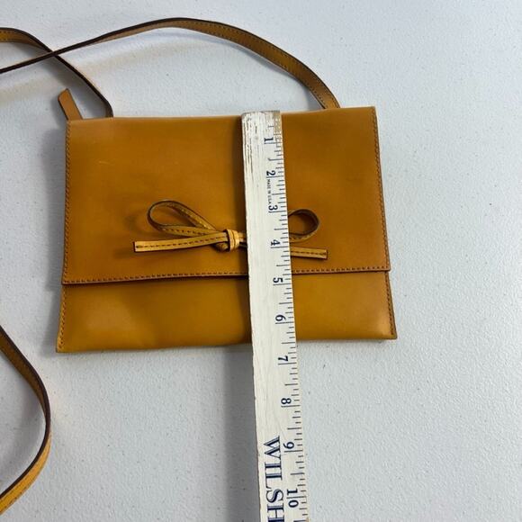 Gap Cognac Leather Crossbody W/ Dainty Bow NWOT - Picture 2 of 9